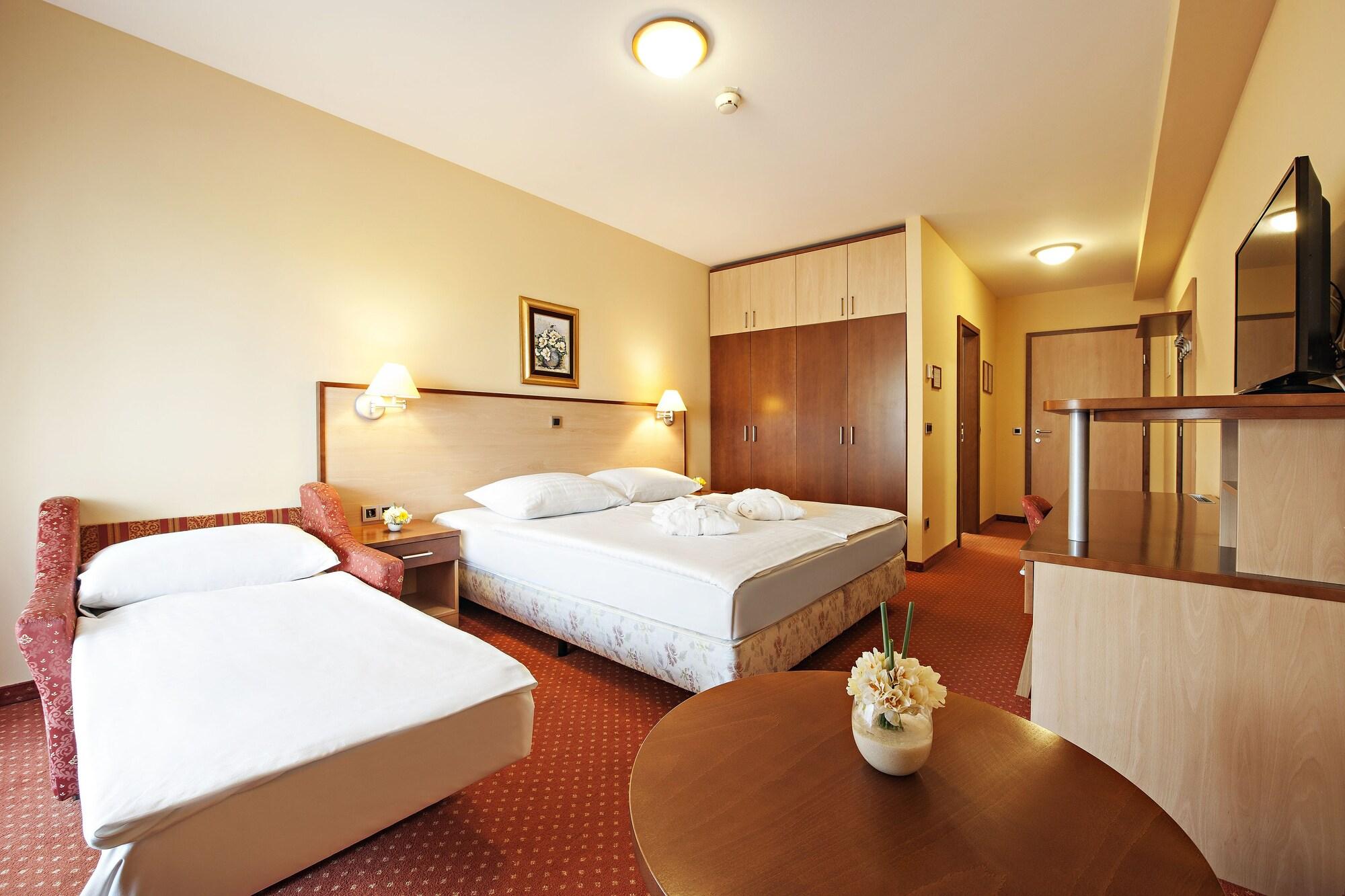 Veržej Terme Banovci - Hotel Zeleni Gaj מראה חיצוני תמונה