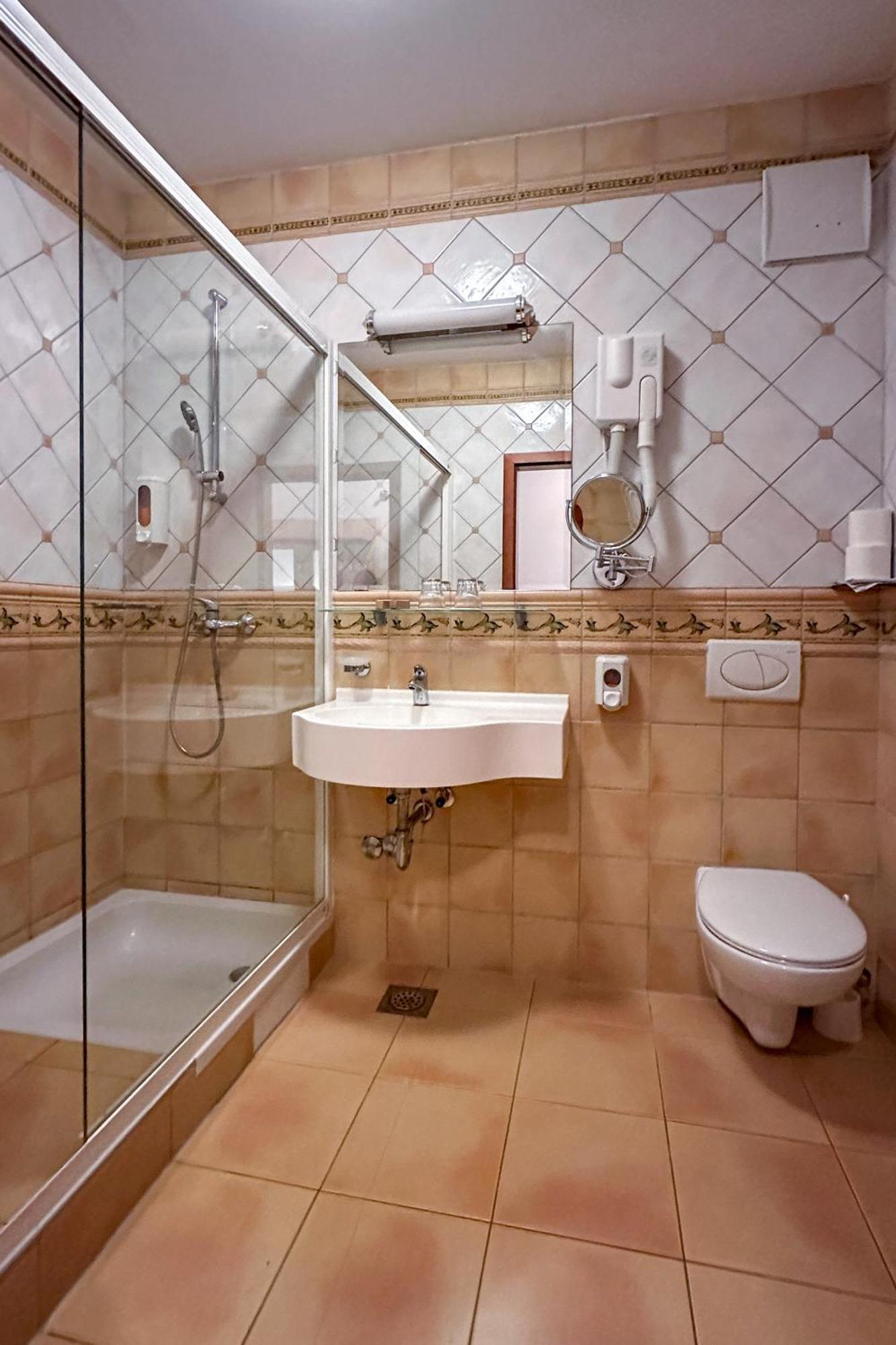 Veržej Terme Banovci - Hotel Zeleni Gaj מראה חיצוני תמונה