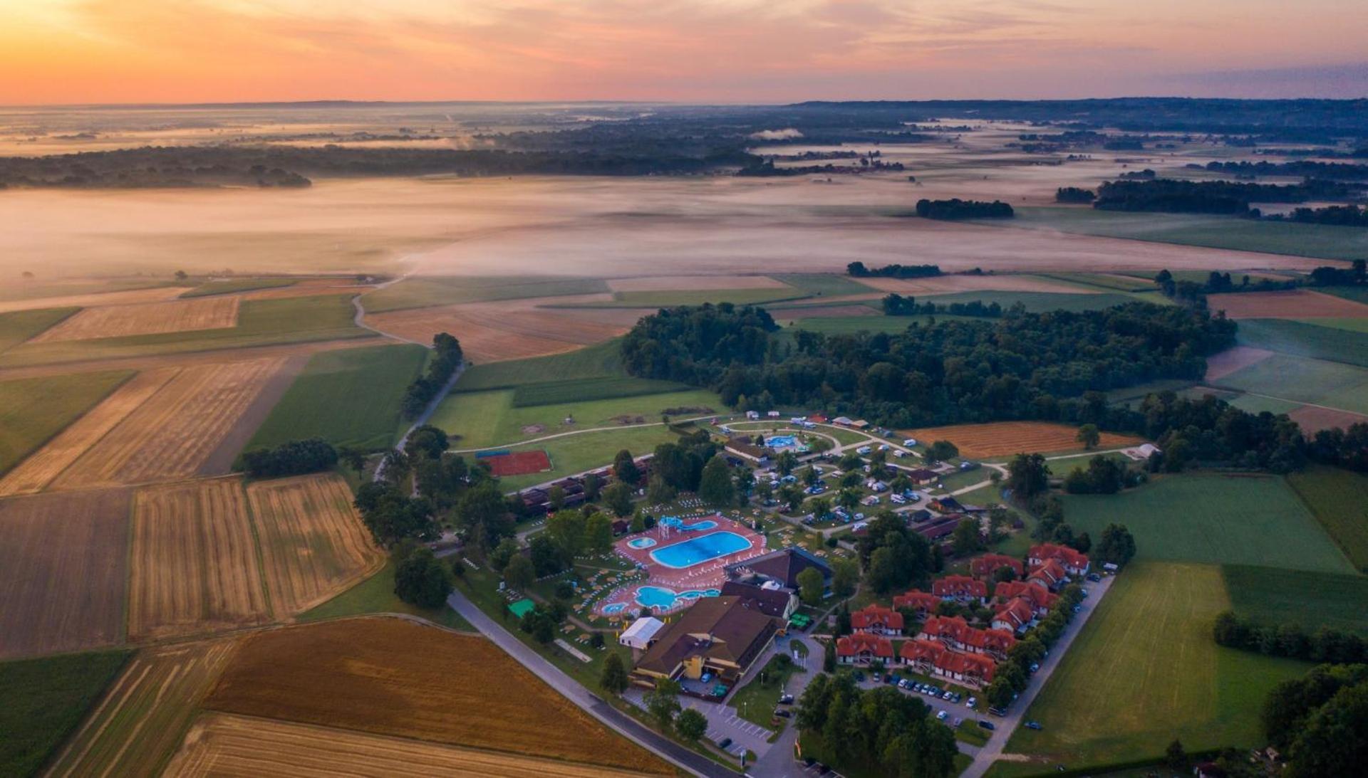 Veržej Terme Banovci - Hotel Zeleni Gaj מראה חיצוני תמונה