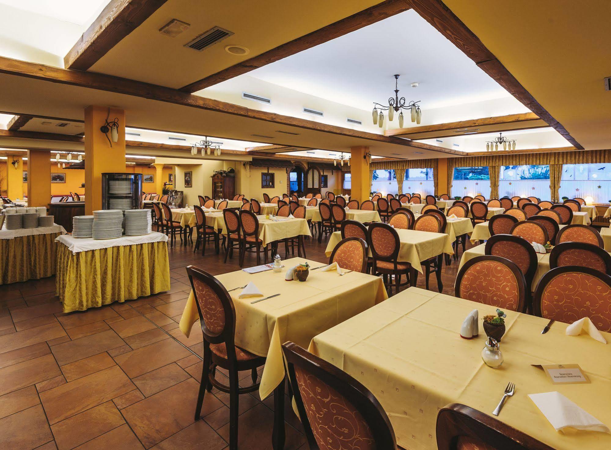 Veržej Terme Banovci - Hotel Zeleni Gaj מראה חיצוני תמונה
